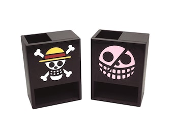 Mini One Piece Dice Tower - Pocket sized to fit inside or with your TCG deckbox - choose between the Strawhats or Donquixote Jolly Roger