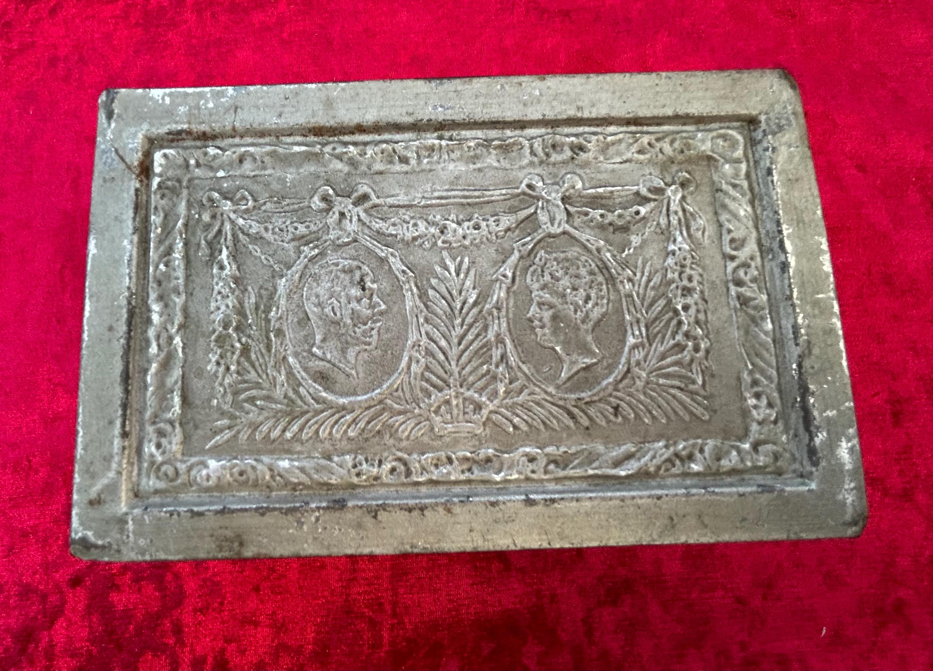 Antique King George V commemorative tin trinket box. 1909.
