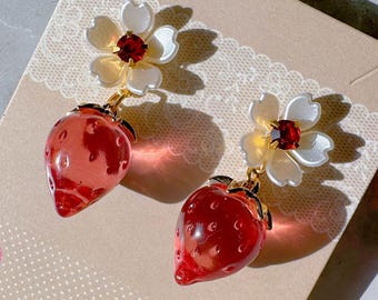 Orecchini fragola in fimo con fragola da lobo e vasetto di marmella