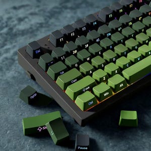 Grün und Schwarz Tastenkappen-Set RGB-Hintergrundbeleuchtung: 135-Tasten-Side-Print PBT Shine-Through-Tastenkappen