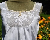 Vintage 1900 s white cotton, peasant crop camisole, corset, summer top with a crochet lace yoke. Size Medium.
