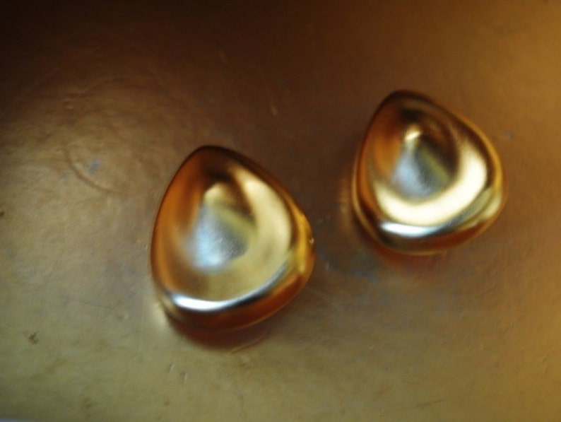tear drop shape clip on earrings Runway vintage 80s Made by Essex. sculptured gold tone  metal satin russian massive
