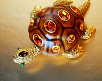 Vintage Joan Rivers Classic Quartz Turtle Faux Pearl Watch 