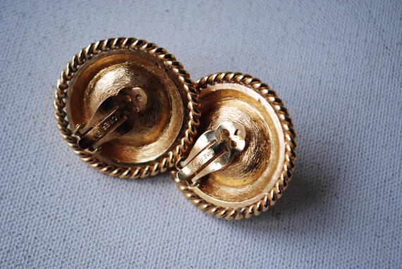 1980 vintage , statement , large button shape  cl… - image 6