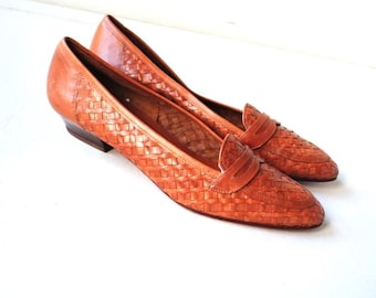 1990 Evan-Picone   brown  braided genuine  leather   loafers , made in  Italy,  Size 7 1/2 Narro