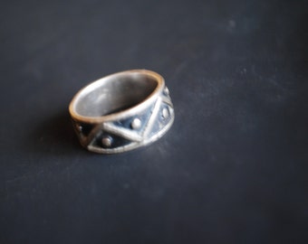 Modernist  vintage 70 s sterling silver 925   style ring. Size 6  1/2