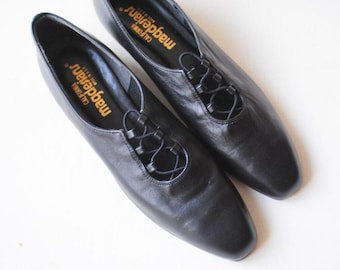 1980 Magdesians , California,  black genuine  soft leather flat shoes/ loafers  with stretched, elastic   corset  style  shoelace, size 10