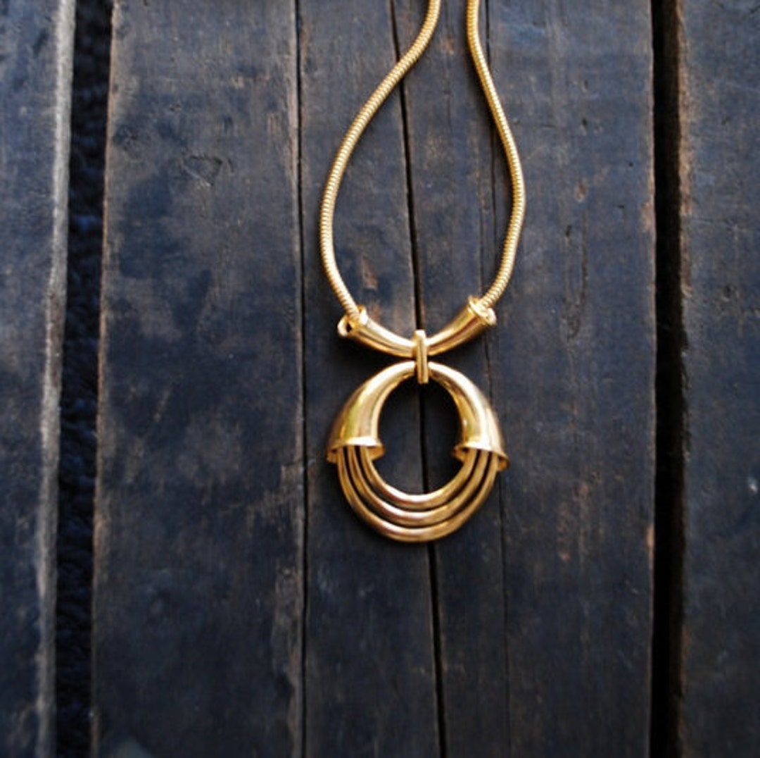 Mod Vintage 80s, Gold Tone Metal Necklace With Abstract , Oval Shape ...