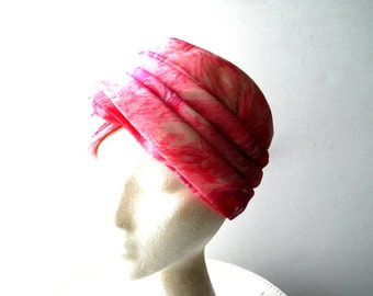 Mod vintage 60s pastel pink polyester turban hat with abstract cabbage roses print. Made by Emme, New York. Size21