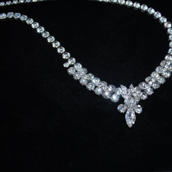 Wedding vintage 50s, art deco style , clear rhinestones, adjustable choker necklace. Made by Weiss.