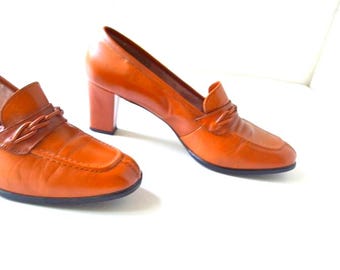 1970 Caressa  , rust brown leather  heeled loafers with chunky heel  a braided  strap  detail across  the front, made in Spain, Size 10M