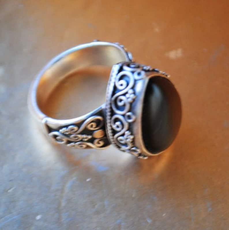 Dramatic vintage 90s unisex By Suarti Bali Size 11. oversize sterling silver 925 ornate ring with a teardrop shape genuine onyx