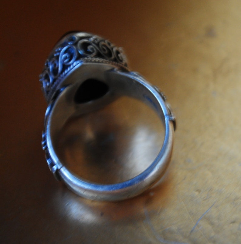 Dramatic vintage 90s unisex By Suarti Bali Size 11. oversize sterling silver 925 ornate ring with a teardrop shape genuine onyx