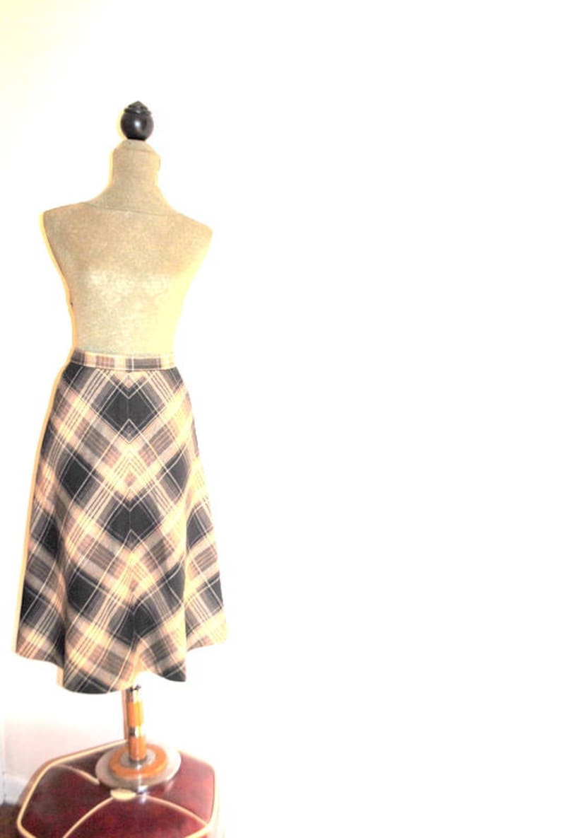 Size 6. black plaid beige,gray A line skirt Made by Evan-Picone wool Classy vintage 70s brown