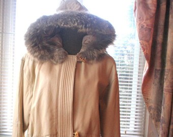 Luxurious vintage 90s, pastel beige, genuine lamb leather coat with a hood  and  genuine fur trim. Made by Colebrook & Co. Size M. Mint c/n.