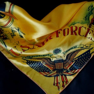 Souvenir vintage 1950,  yellow  acetate, hand printed   scarf&quot; U.S. Air Forses, Scott Field, Ill&quot;. Mint condition.