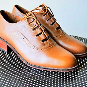 Victorian style vintage 70s light brown genuine leather ankle booties  with corset  design front. Made by Woodland. Size 38