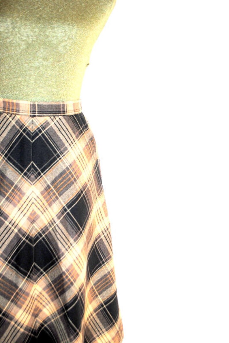 Size 6. black plaid beige,gray A line skirt Made by Evan-Picone wool Classy vintage 70s brown