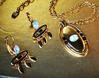 Authentic  Givenchy vintage 70s mod style, gold tone metal jewerly parure with opal an topaz details.