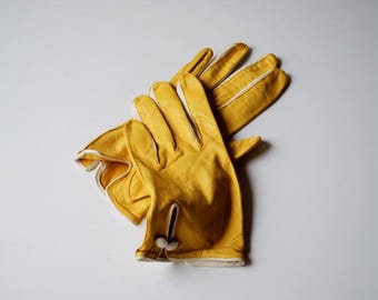 1960s  Kay Flitch Yellow  Kid  Genuine  Leather Mod Gloves with White Trim and Decorative Buttons.  Size 6.5