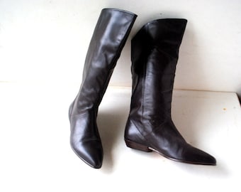 1980  vintage , dark chocolate brown,   soft genuine leather  , pull on slouch,  flat  riding  boots . Made by Brandy in Uruguay. Size 8AA.