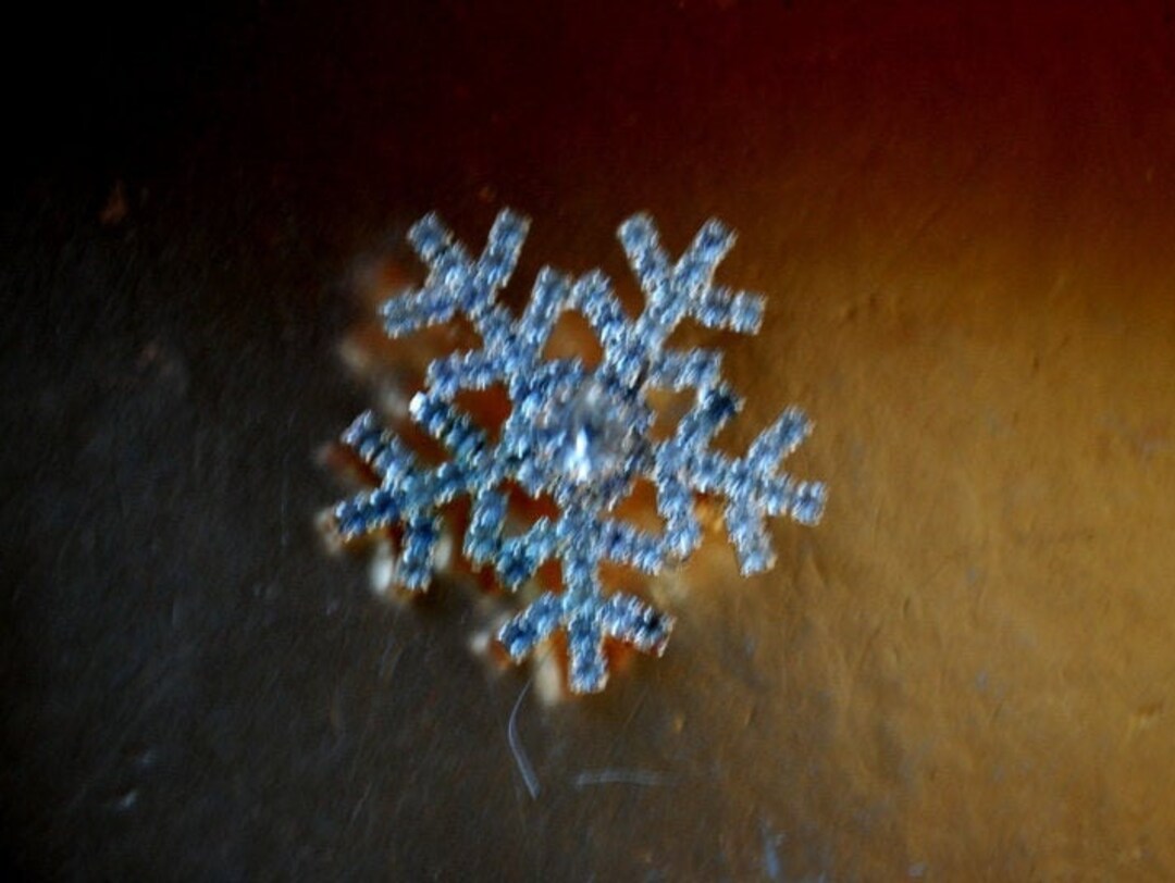 Christmas Vintage 1960, Clear Rhinestones, Snow Flax Shape Brooch With ...