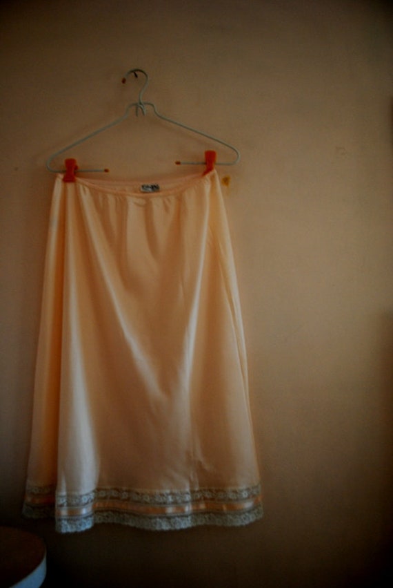 Luxurious  vintage 1980s, pastel peach nylon blen… - image 7