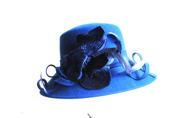 Vintage Betmar Hat Blue Felt Fashion Vintage Wool Hat, 80s Glamour, Navy Blue Orchid Feather  main image 4