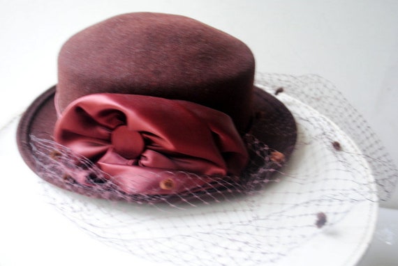 1980 Vintage Classy , Dark Chocolate Brown Wool Hat With a  display picture 1