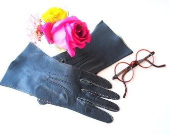 Classy vintage 1960, deep  navy blue ( charcoal)  ,  real calf leather , table cut ,  hand stitched gloves. Size 6 1/2. Made in England.