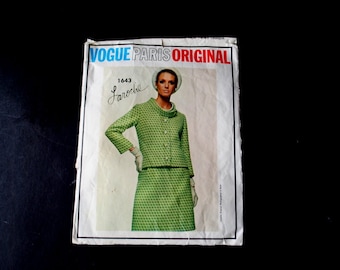 1966 vintage  luxurious   Vogue  Paris  Original sewing pattern  # 1643  by  Laroche.
