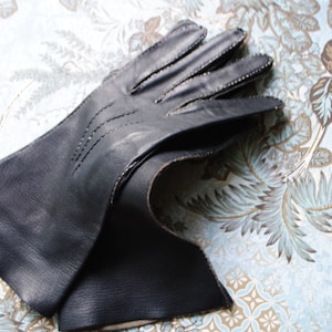 Retro vintage 60s charcoal black genuine calf leather table cut hand stithed gloves . Made in England. Size 6 1/2 image 1