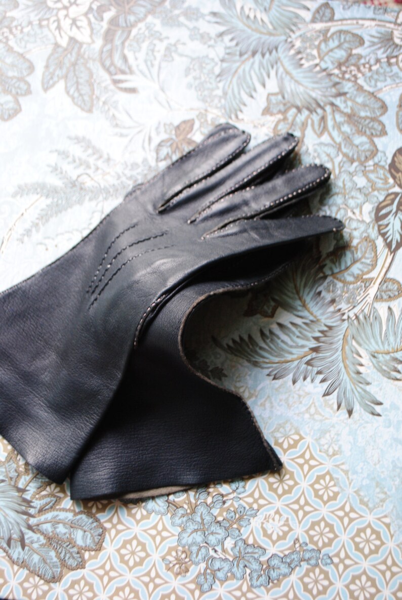 Retro vintage 60s charcoal black genuine calf leather table cut hand stithed gloves . Made in England. Size 6 1/2 image 1