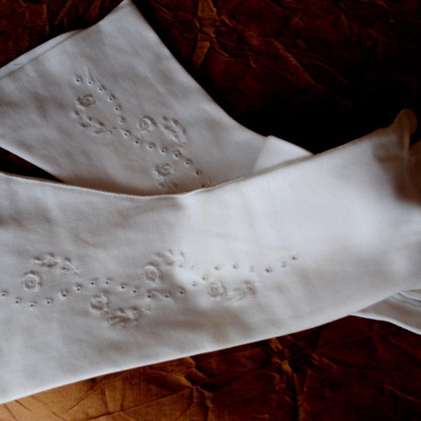 Wedding vintage 1960, white thick cotton, middle length ( 13,0" )  gloves , tine roses embroidery, dot cutouts. Size  7 1/2