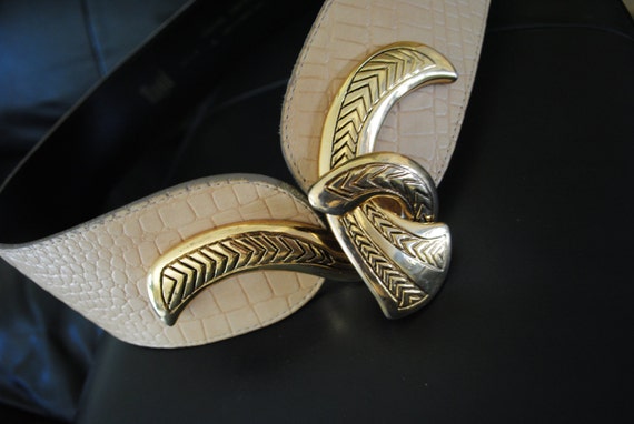 Luxurious Vintage 80s Beige Genuine Croc Style Leather Wide  display picture 3