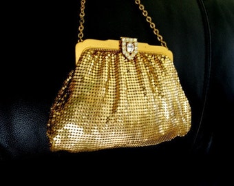 Gatsby vintage 30s,  liquid gold mesh, art deco  , wedding , evening  purse . Made by Whiting and Davis in USA.