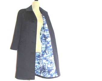 Classy  vintage  1980s  dark navy blue wool blend coat.  New's paper  print lining.  Made by Alorna. Size 6