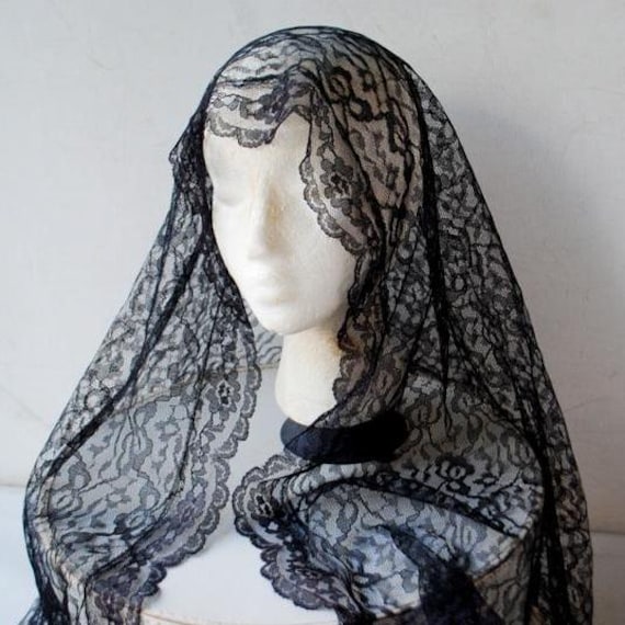 Vintage Black Lace Mantilla | Spanish Style Chapel Veil | Floral Scalloped Trian Antique Spanish Mantilla 260x80 Cm - 1940s Black Floral Lace  main image 4