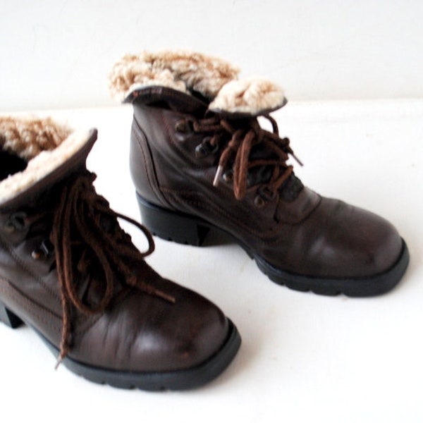 1996 vintage , dark chocolate  brown, genuine leather,  combat style  women's ankle  boots, faux sherpa  lining, size 8 1/2 M, by  Barbo.