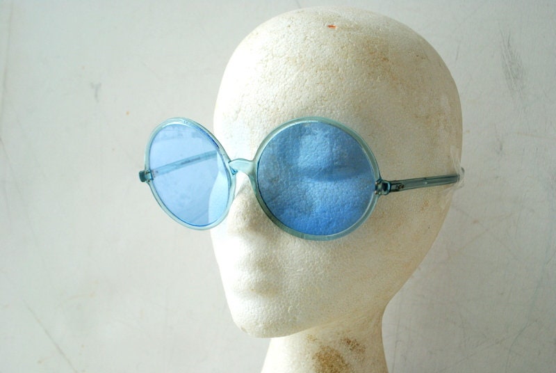 Awesome Vintage 1960, Mod Style, Pastel Blue, Large , Round  display picture 1