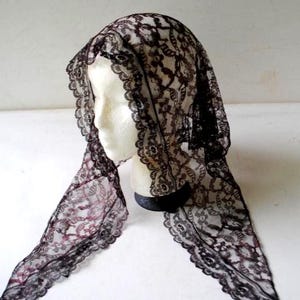 1950  plum color  delicate floral lace  mantilla/ chapel veil , rounded triangle shape,   charcoal black lace  scalloped trim.