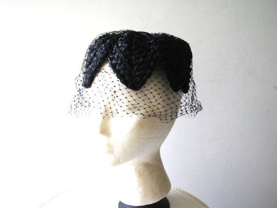 Classy vintage 60s, black,woven raffia pillbox ha… - image 3