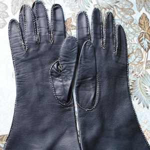 Retro vintage 60s charcoal black genuine calf leather table cut hand stithed gloves . Made in England. Size 6 1/2 image 4