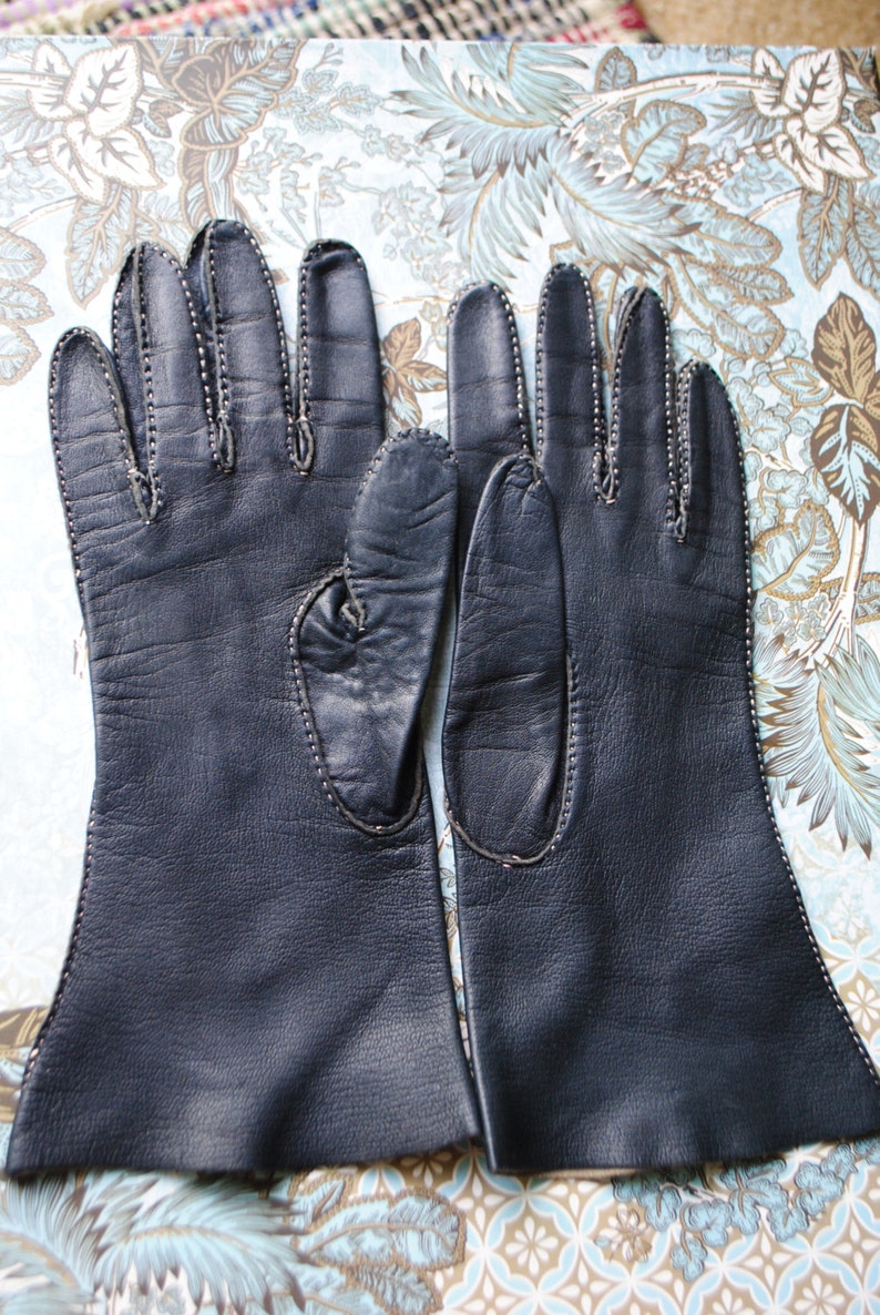 Retro vintage 60s charcoal black genuine calf leather table cut hand stithed gloves . Made in England. Size 6 1/2 image 4
