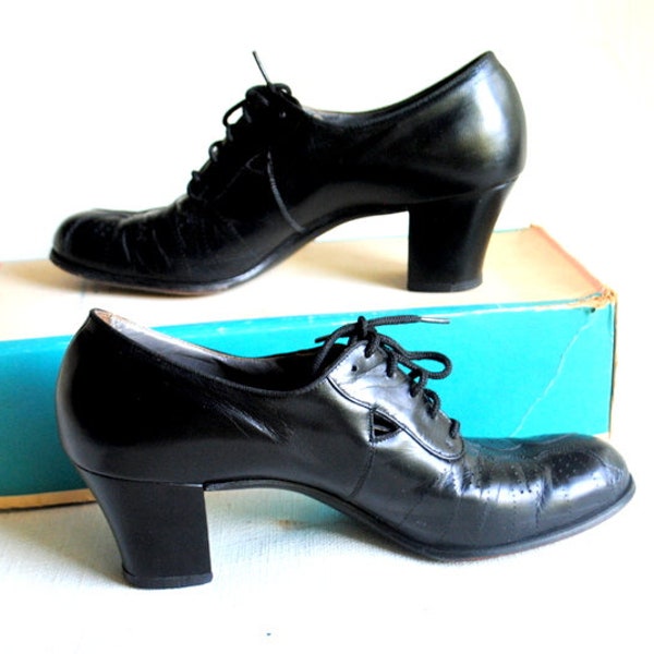 1930 vintage fabulous  black genuine leather , art deco style, oxford booties  , Scaphoid support.  Size 8, narrow.