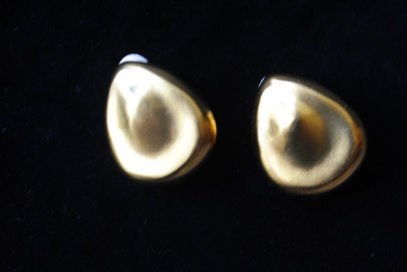tear drop shape clip on earrings Runway vintage 80s Made by Essex. sculptured gold tone metal satin russian massive