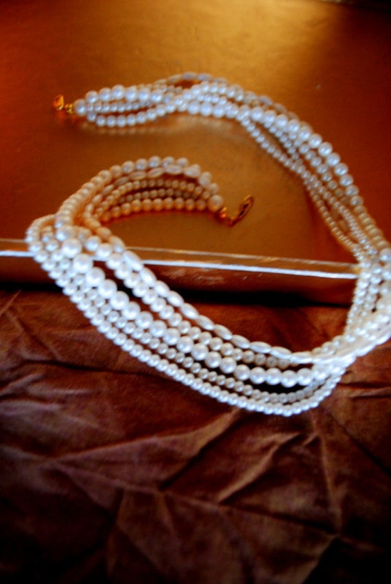 Wedding vintage 80s, white faux pearl, five twiste