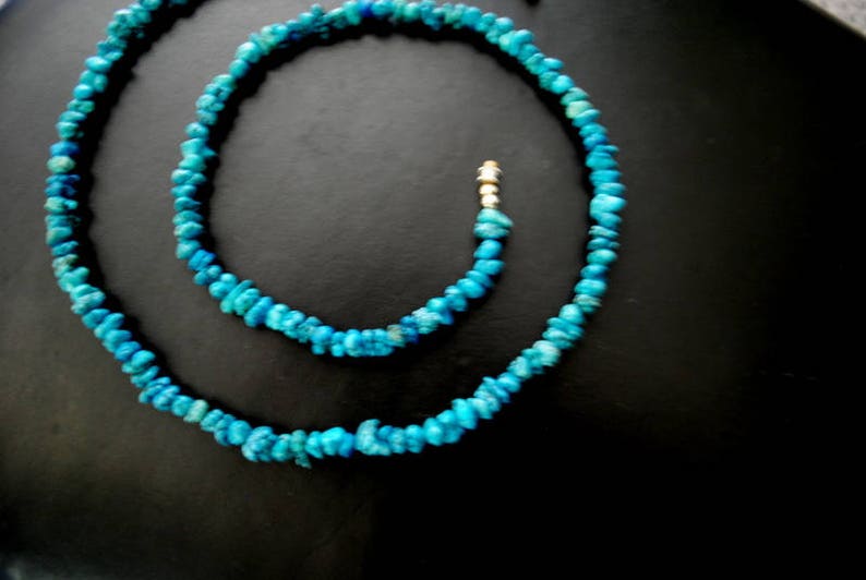 genuine turquise nugget beads Boho vintage 70s blue long necklace.