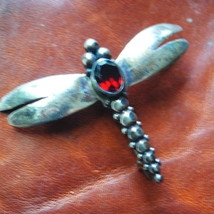 Boho vintage  1970, sterling silver 925  dragonfly brooch with a bold wings  and  faceted cabochon garnet as a centerpiece.