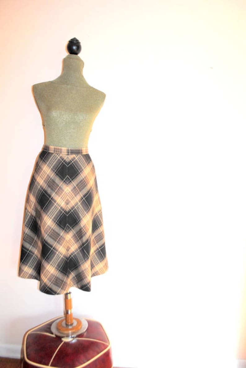 Size 6. black plaid beige,gray A line skirt Made by Evan-Picone wool Classy vintage 70s brown